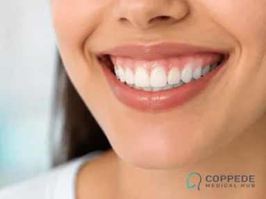 Paziente durante una visita specialistica per il gummy smile a Roma presso uno studio odontoiatico avanzato.